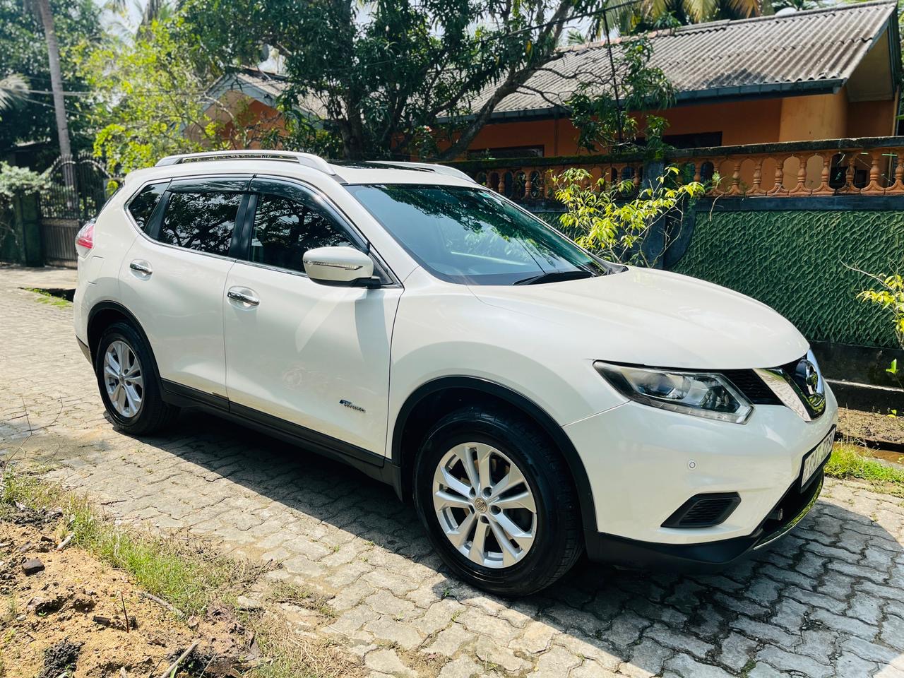 Nissan X Trail 2016 - பயன்படுத்தப்பட்டது SUV sale in Sri Lanka - patpat.lk
