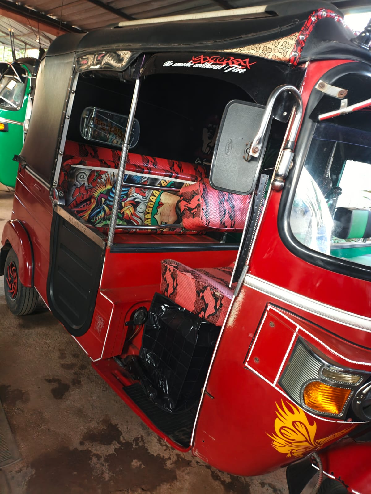 Bajaj Three Wheel 2015 - භාවිතා කරන ලද ත්‍රිරෝද රථය sale in Sri Lanka - patpat.lk