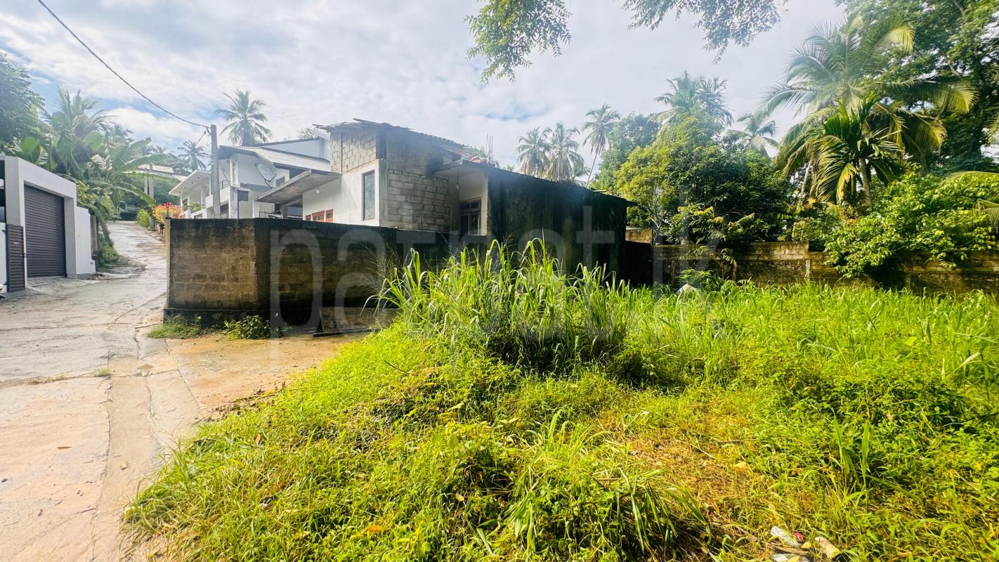 Residential Land for Sale in Kalagedihena