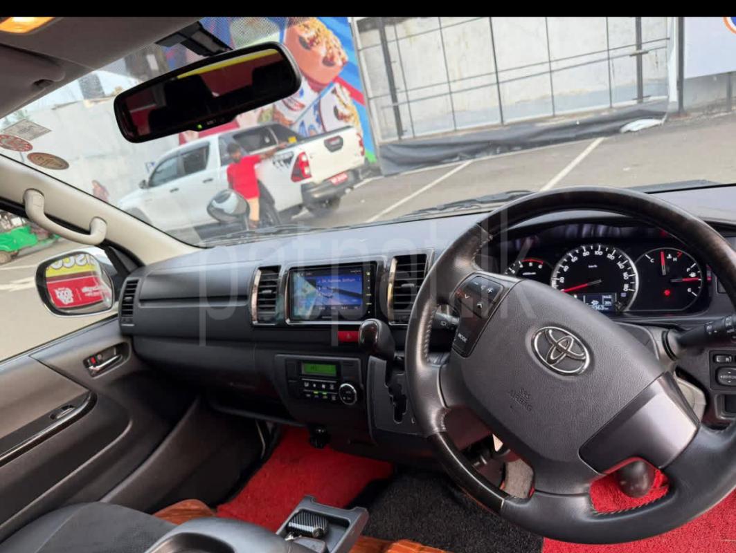 Toyota Hiace 2017 - பயன்படுத்தப்பட்டது வேன் sale in Sri Lanka - patpat.lk