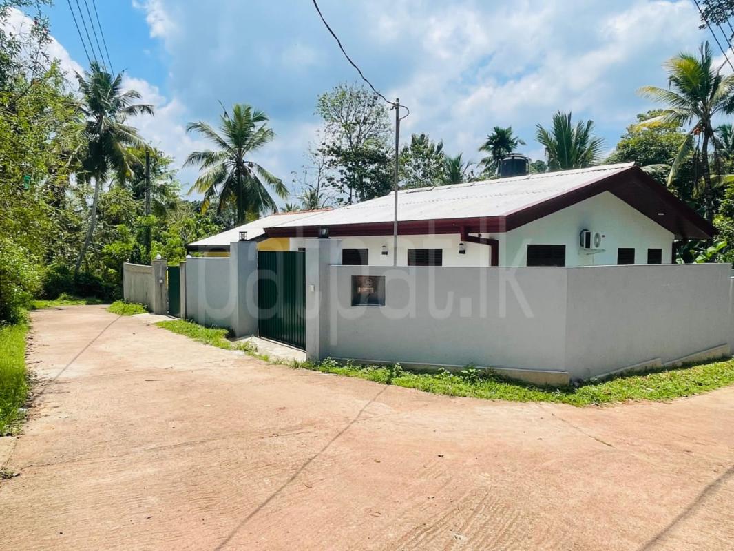 House for Sale in Seeduwa ads-image-1