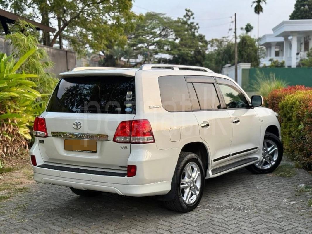 Toyota Land Cruiser 2010 - பயன்படுத்தப்பட்டது SUV sale in Sri Lanka - patpat.lk