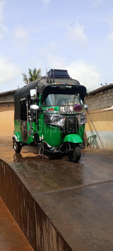 Bajaj 4 stroke 2019 - பயன்படுத்தப்பட்டது முச்சக்கர வண்டி sale in Sri Lanka - patpat.lk