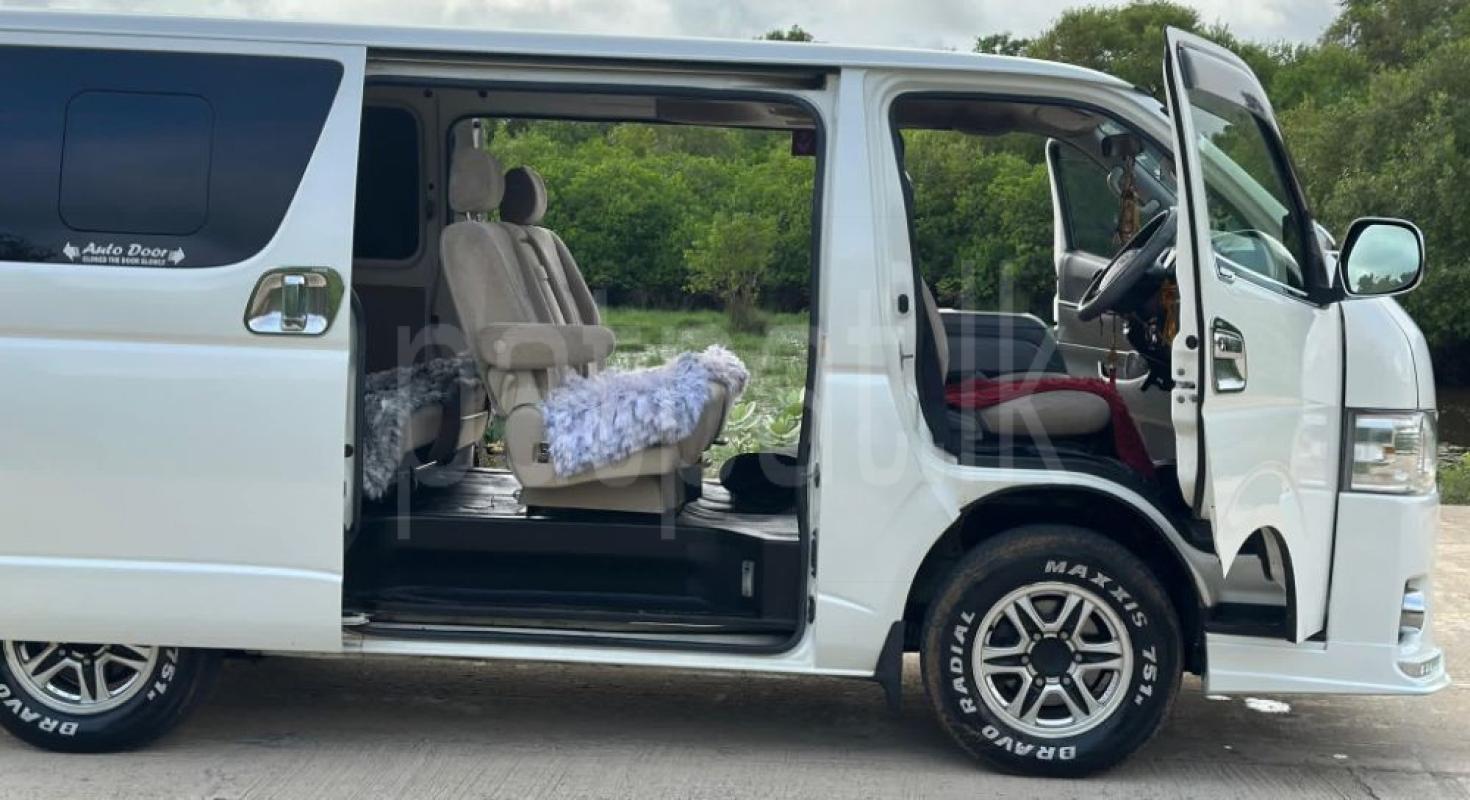 Toyota Hiace 2014 - பயன்படுத்தப்பட்டது வேன் sale in Sri Lanka - patpat.lk
