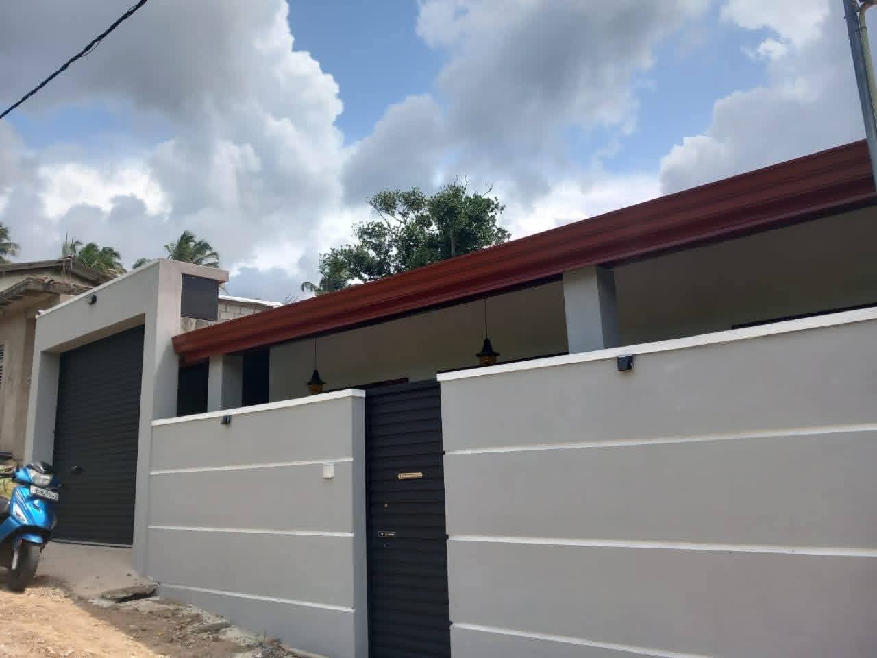 House for Sale in Polgasowita ads-image-1