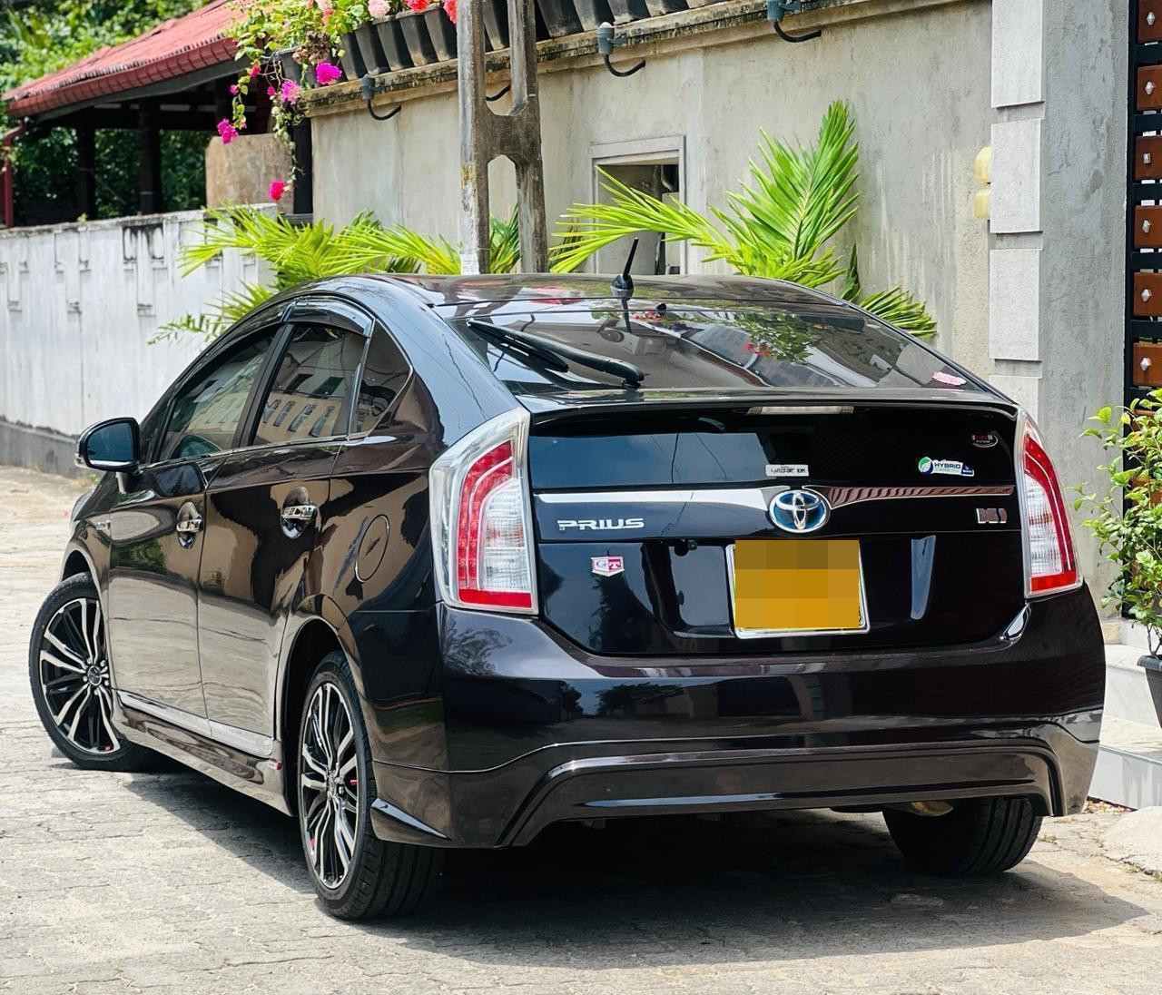 Toyota Prius 2013 - பயன்படுத்தப்பட்டது கார் sale in Sri Lanka - patpat.lk