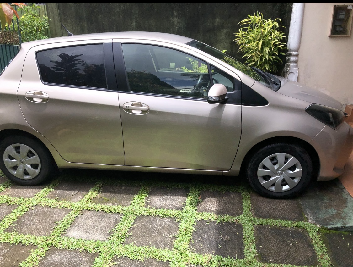 Toyota Vitz 2015 - பயன்படுத்தப்பட்டது கார் sale in Sri Lanka - patpat.lk