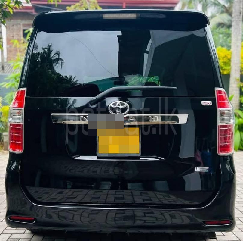 Toyota Noah 2010 - பயன்படுத்தப்பட்டது வேன் sale in Sri Lanka - patpat.lk