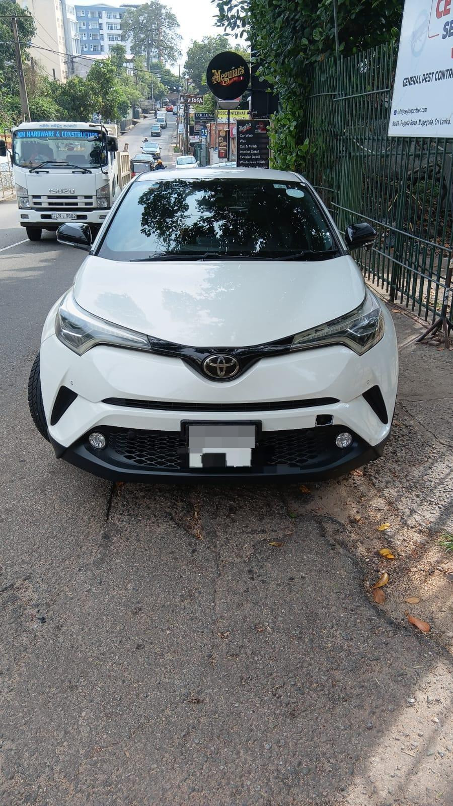Toyota CHR 2017 - பயன்படுத்தப்பட்டது SUV sale in Sri Lanka - patpat.lk