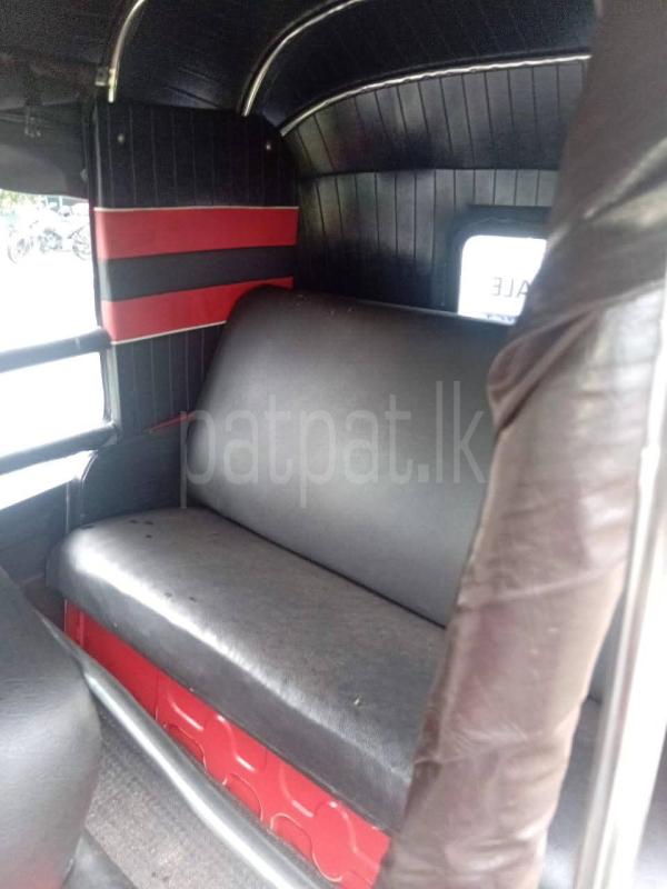 Bajaj Three Wheel 2015 - பயன்படுத்தப்பட்டது முச்சக்கர வண்டி sale in Sri Lanka - patpat.lk