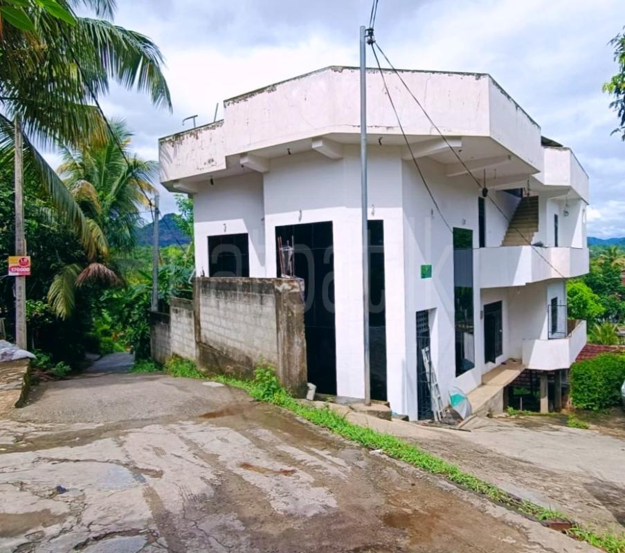 Building for Sale in Adampan