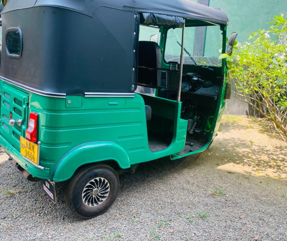 Bajaj Three Wheel 2015 - භාවිතා කරන ලද ත්‍රිරෝද රථය sale in Sri Lanka - patpat.lk