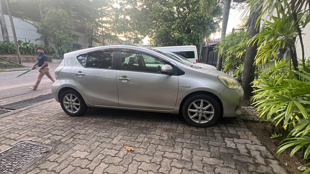 Toyota Aqua 2013 - பயன்படுத்தப்பட்டது கார் sale in Sri Lanka - patpat.lk