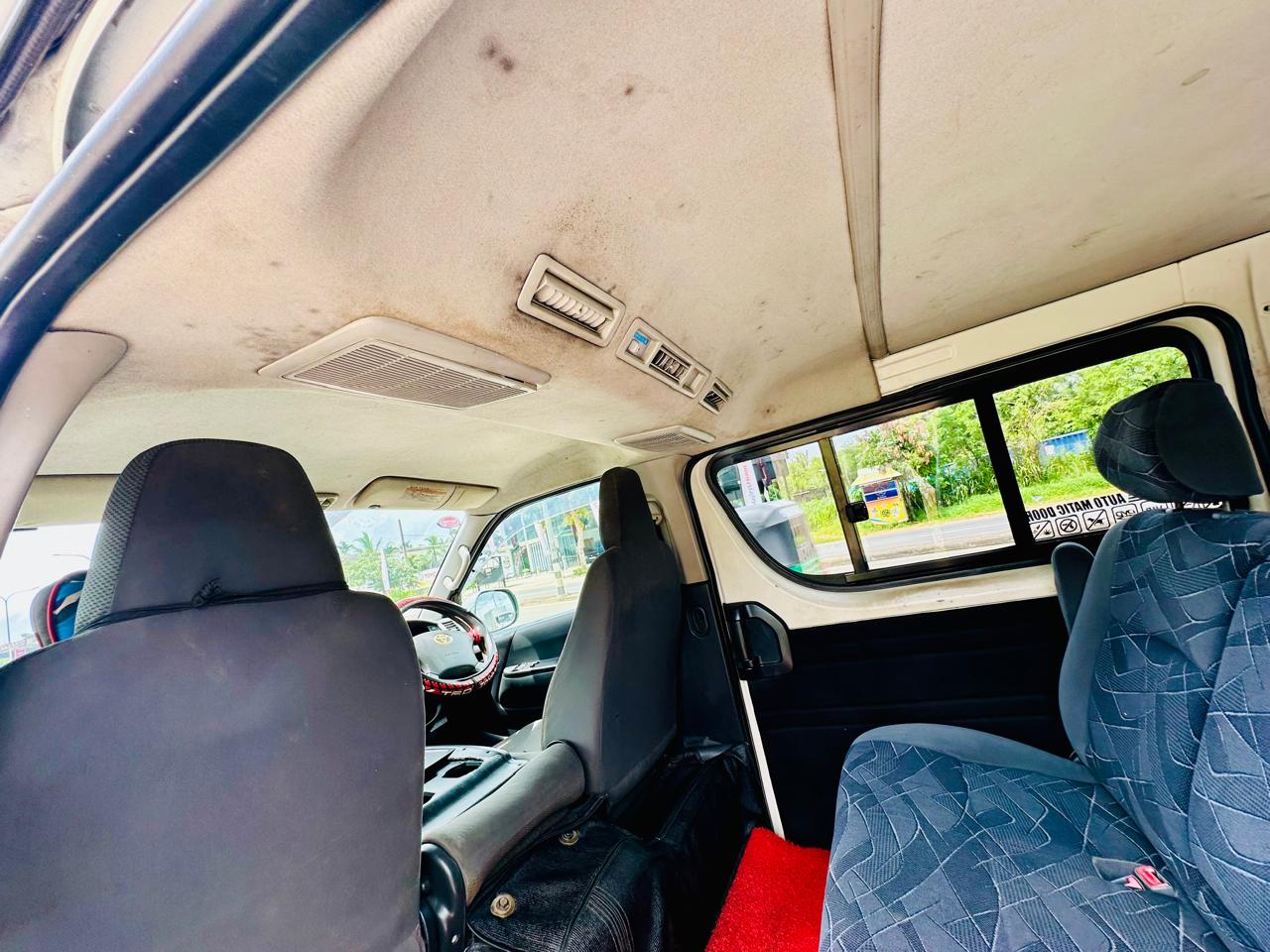 Toyota Hiace 2011 - பயன்படுத்தப்பட்டது வேன் sale in Sri Lanka - patpat.lk