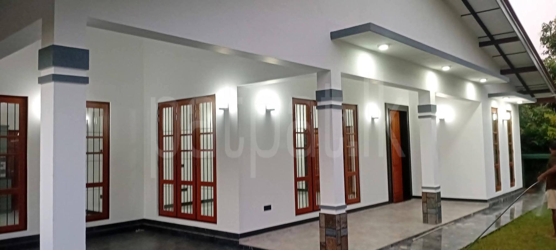 House for Sale in Wennappuwa