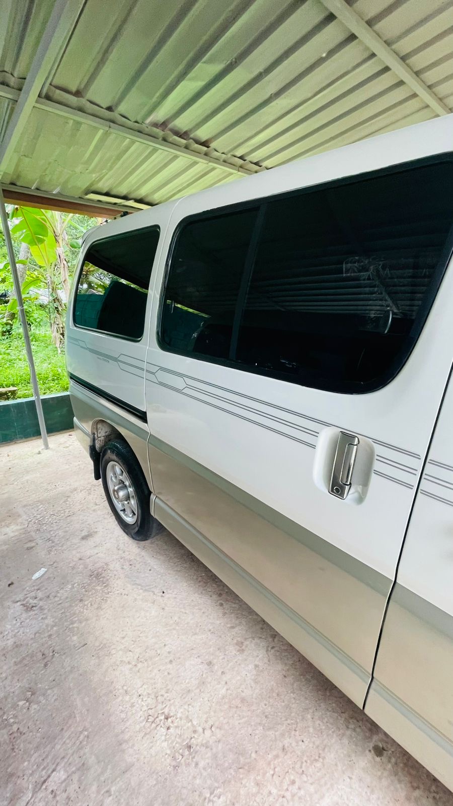 Toyota Hiace 1999 - பயன்படுத்தப்பட்டது வேன் sale in Sri Lanka - patpat.lk