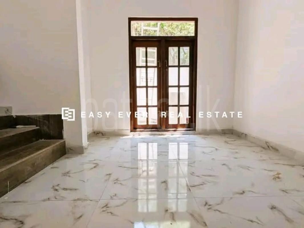 House for Sale in Athurugiriya