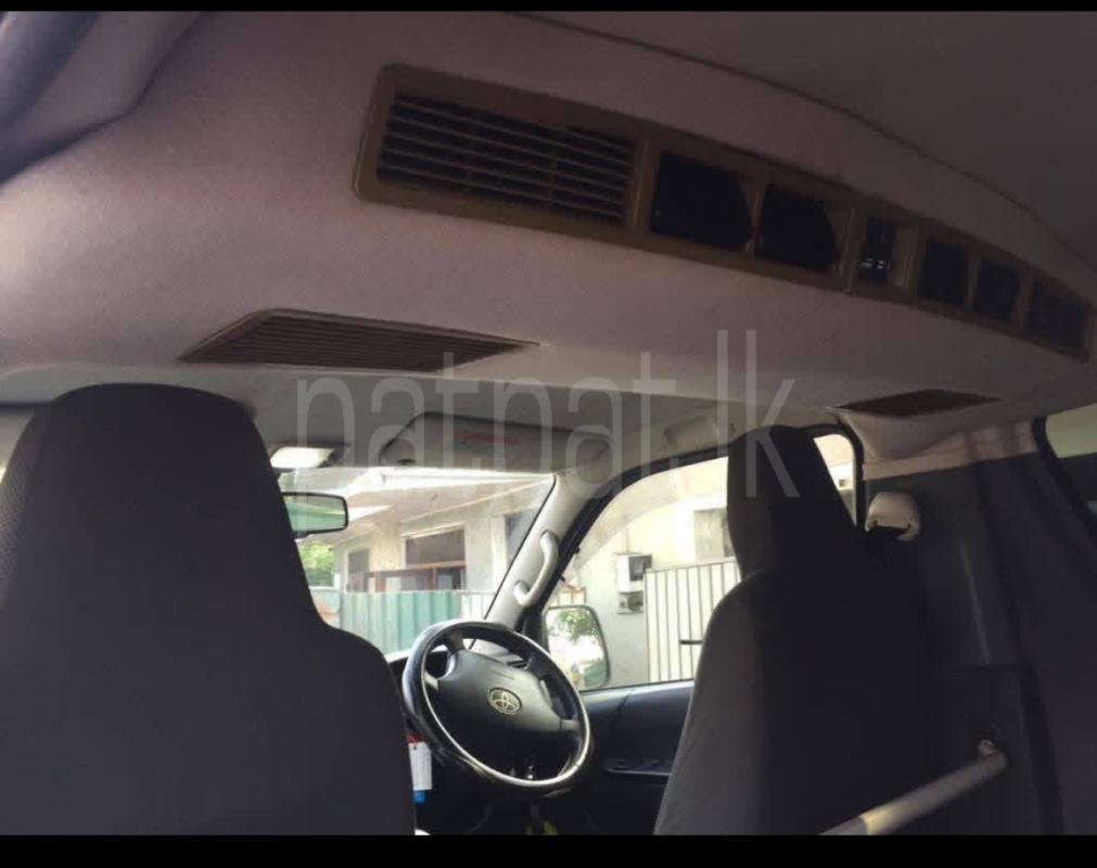 Toyota Hiace 2013 - பயன்படுத்தப்பட்டது வேன் sale in Sri Lanka - patpat.lk