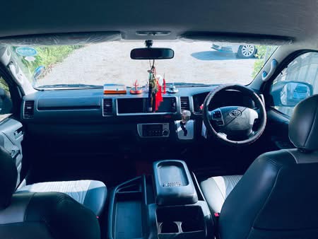 Toyota Hiace 2017 - பயன்படுத்தப்பட்டது வேன் sale in Sri Lanka - patpat.lk