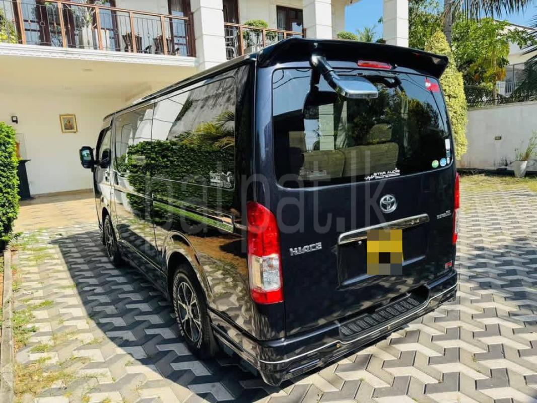 Toyota Hiace 2016 - භාවිතා කරන ලද වෑන් රථය sale in Sri Lanka - patpat.lk