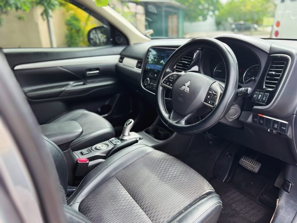 Mitsubishi Outlander 2014 - பயன்படுத்தப்பட்டது SUV sale in Sri Lanka - patpat.lk