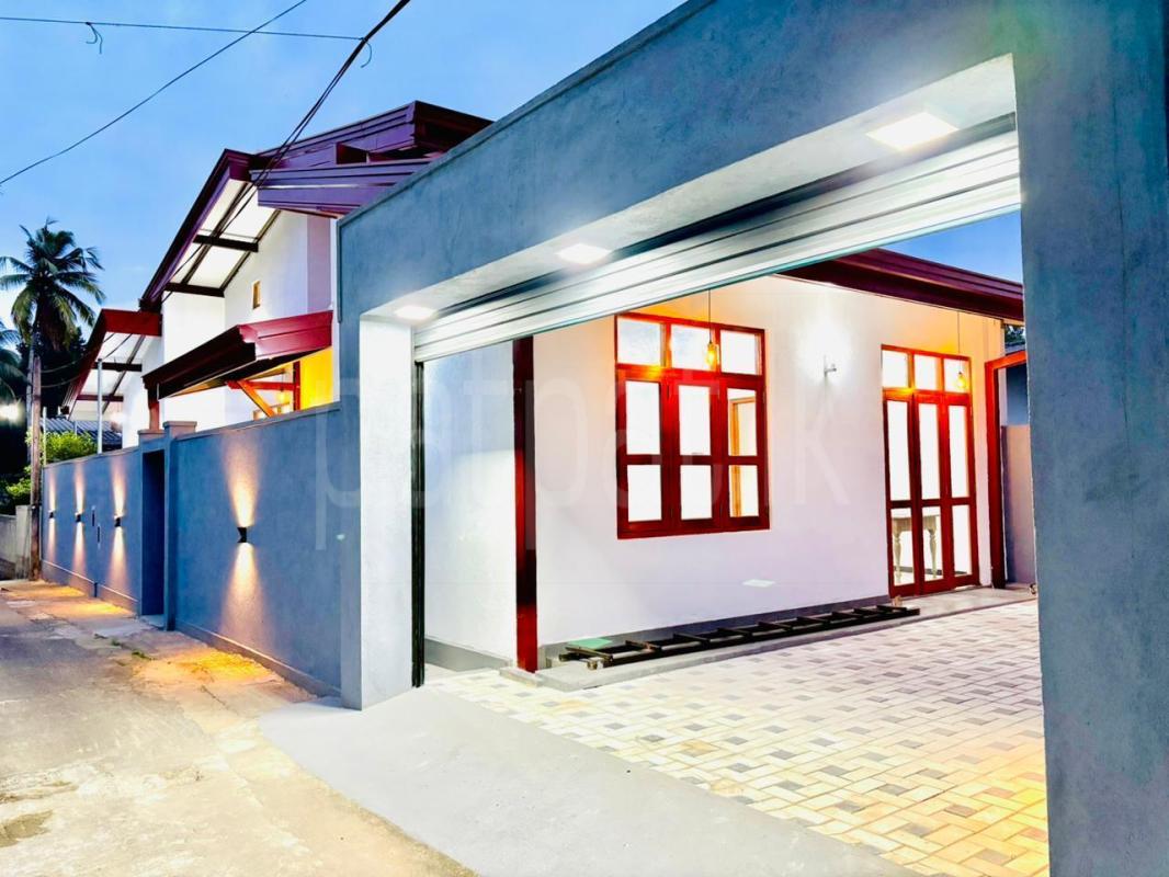 House for Sale in Athurugiriya