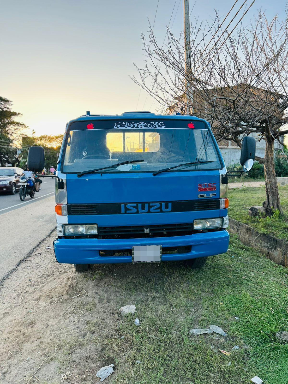 Isuzu ELF 2002 ads-image-1