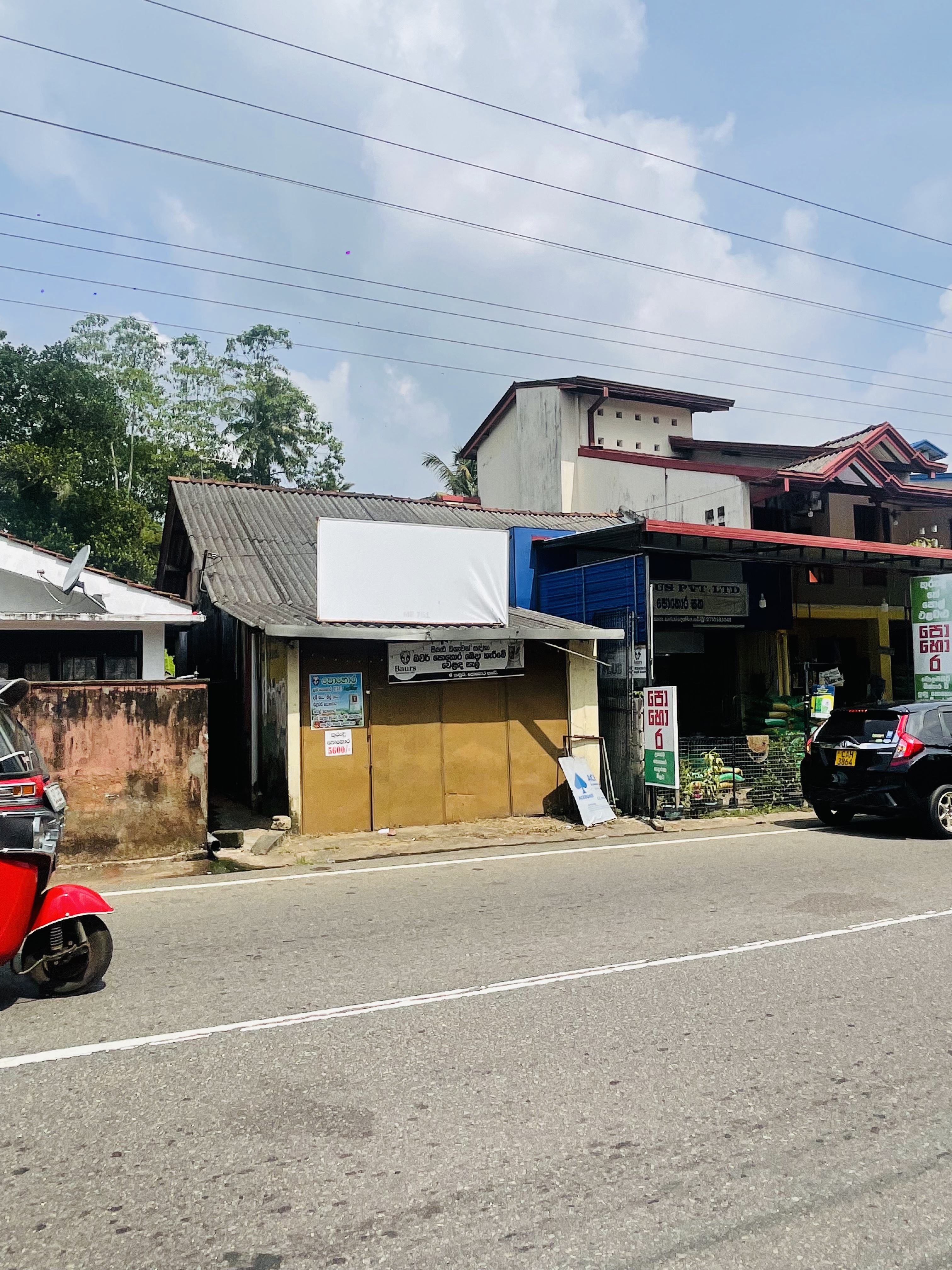 Building for Sale in Karandeniya