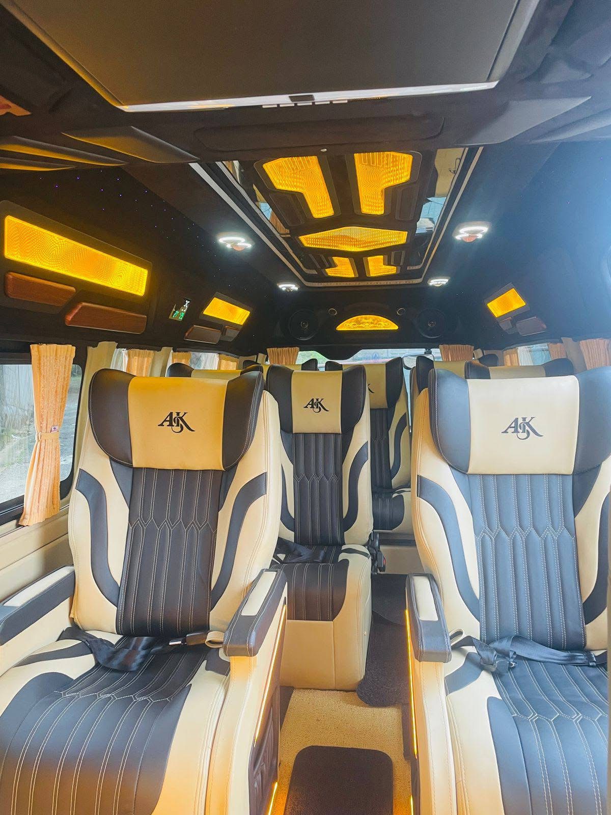 Toyota Hiace 2015 - மறுசீரமைக்கப்பட்டது வேன் sale in Sri Lanka - patpat.lk