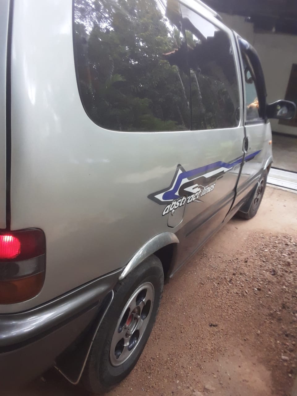Nissan Serena 1993 - Used Van sale in Sri Lanka - patpat.lk
