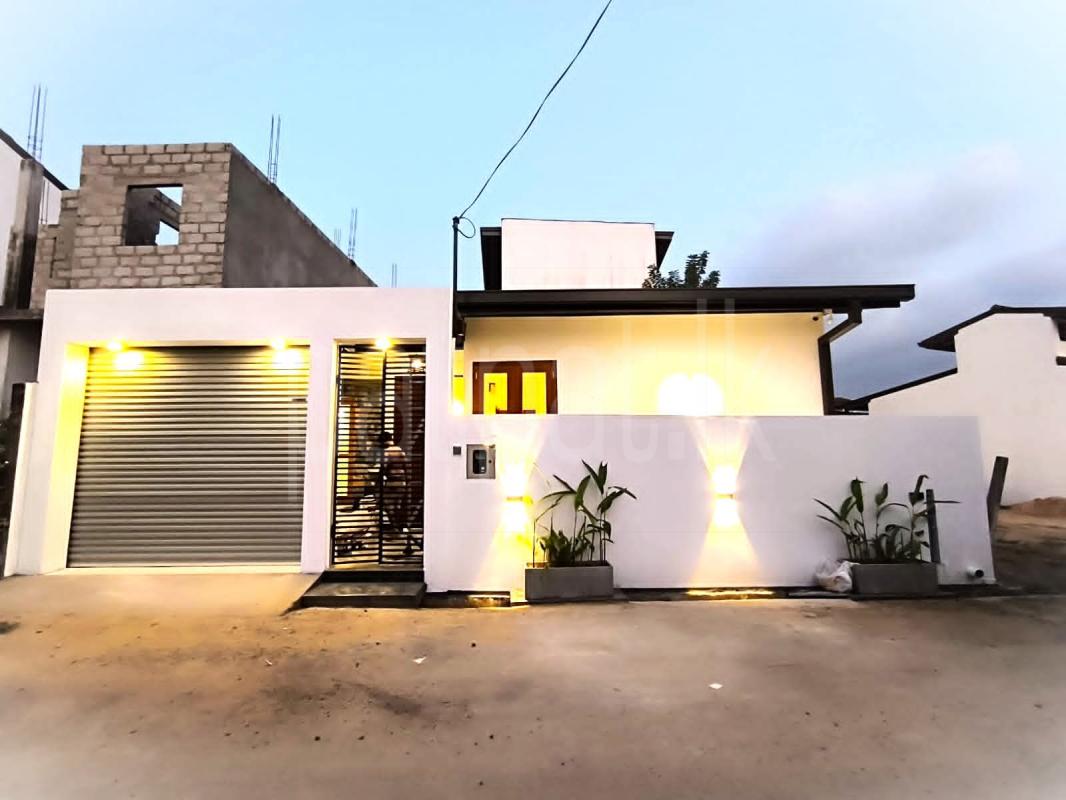 House for Sale in Athurugiriya ads-image-1