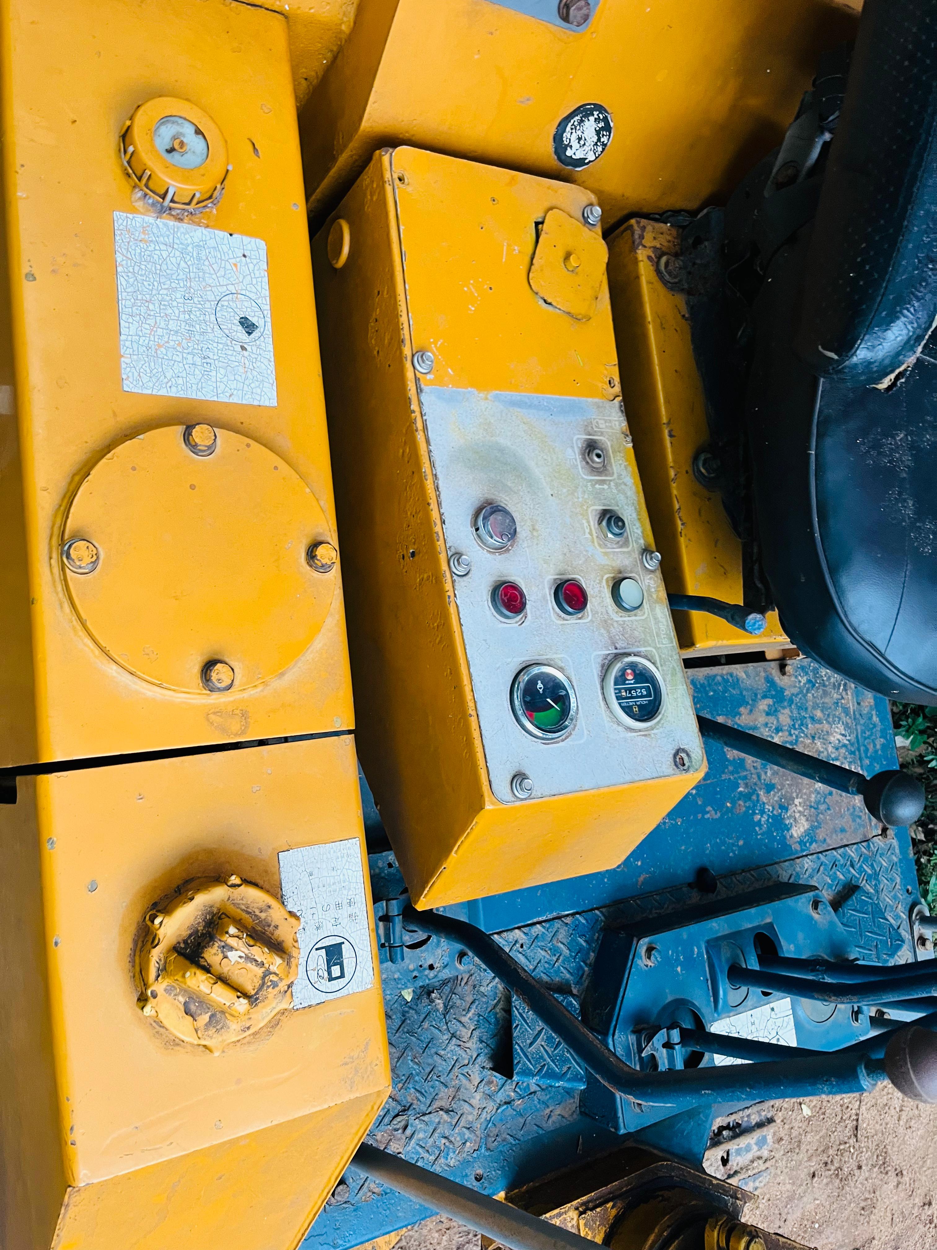 Komatsu PC 30 1990 - பயன்படுத்தப்பட்டது கனரக sale in Sri Lanka - patpat.lk