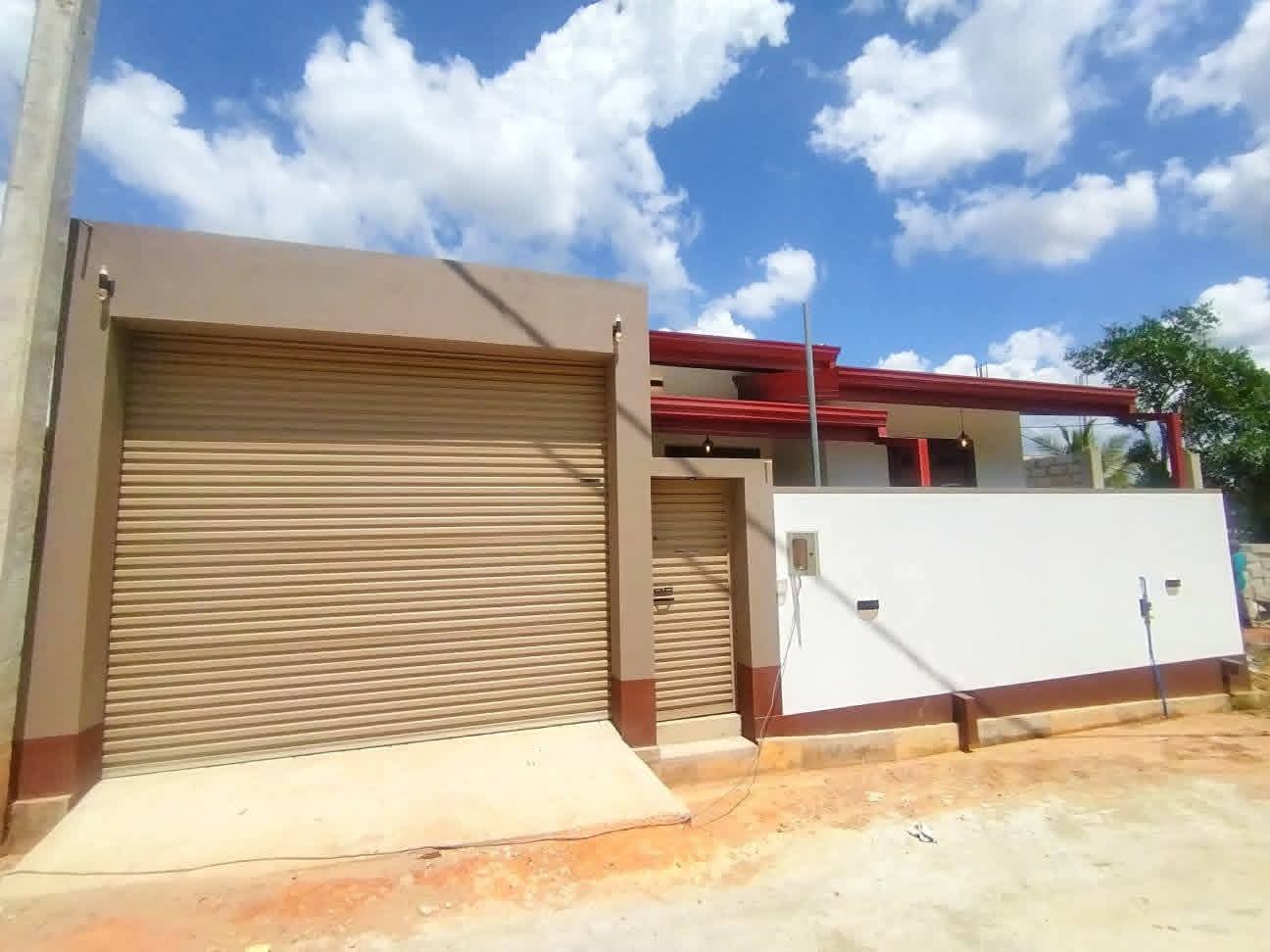 House for Sale in Kiriwattuduwa ads-image-1