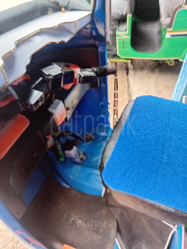 Bajaj Three Wheel 2012 - பயன்படுத்தப்பட்டது முச்சக்கர வண்டி sale in Sri Lanka - patpat.lk