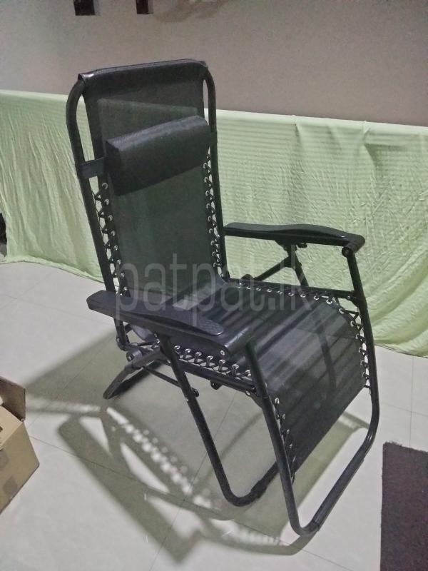 Stretchable arm chair