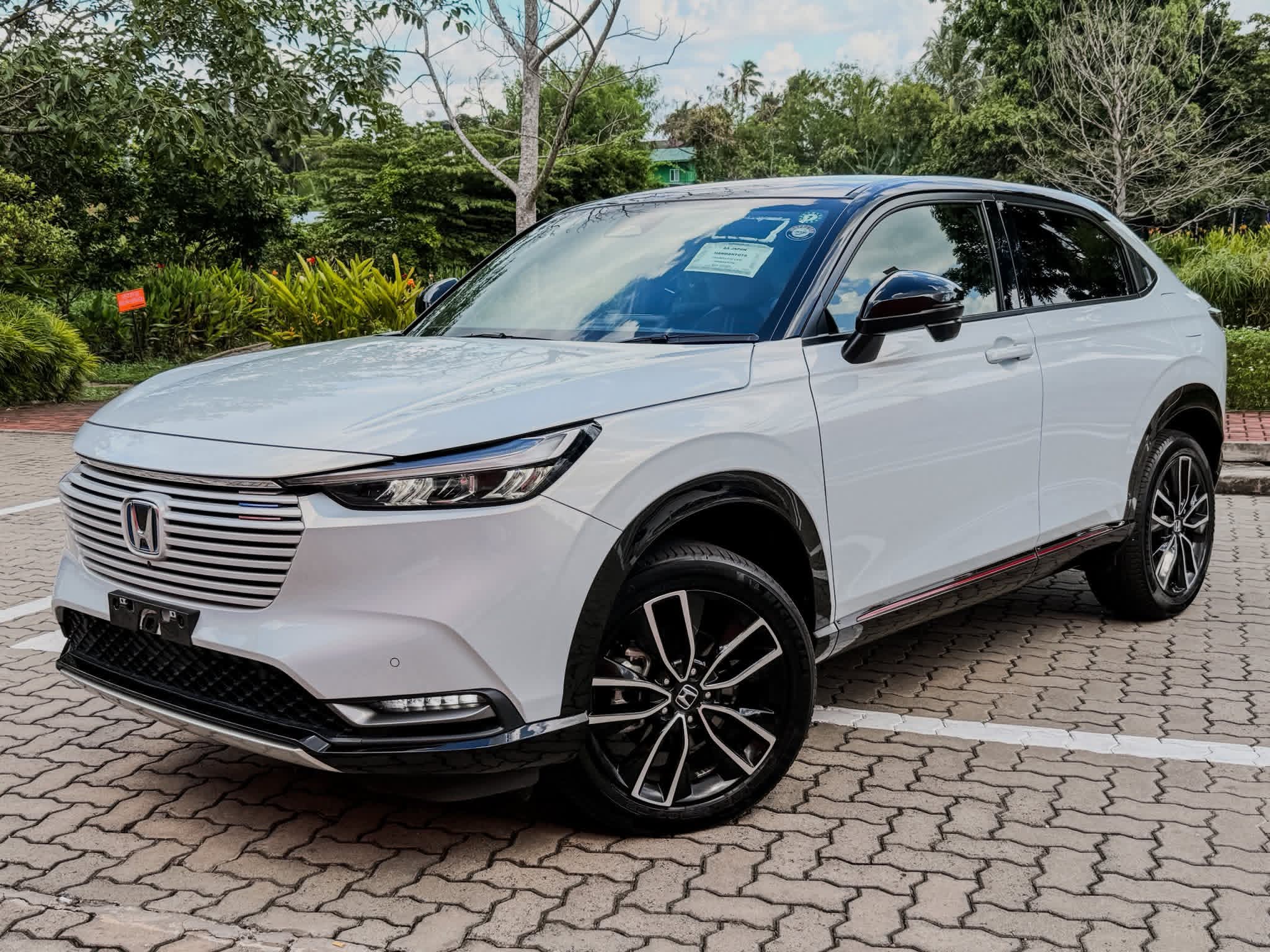 Honda Vezel 2024 - අලුත් SUV රථය sale in Sri Lanka - patpat.lk