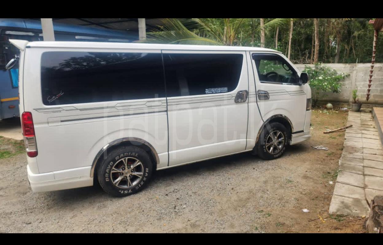 Toyota Hiace 2015 - பயன்படுத்தப்பட்டது வேன் sale in Sri Lanka - patpat.lk