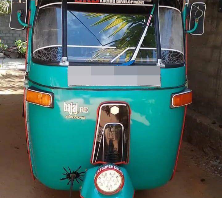 Bajaj Three Wheel 2002 ads-image-1