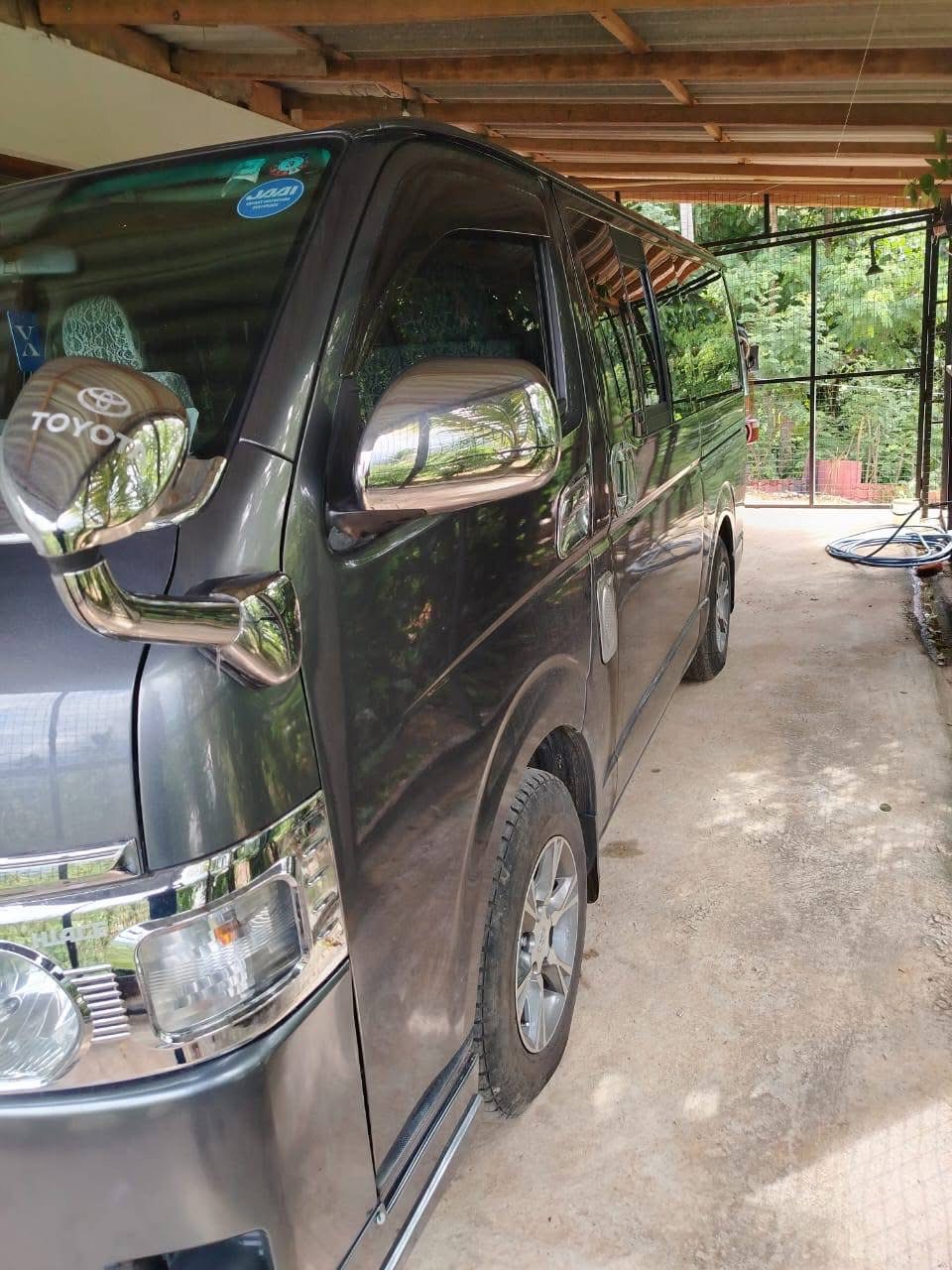 Toyota Hiace 2011 - மறுசீரமைக்கப்பட்டது வேன் sale in Sri Lanka - patpat.lk