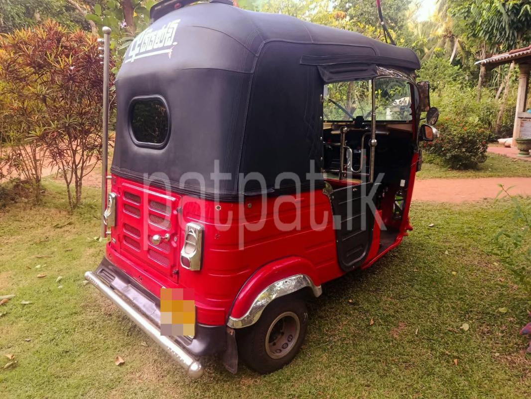 Bajaj 4 stroke 2015 - භාවිතා කරන ලද ත්‍රිරෝද රථය sale in Sri Lanka - patpat.lk