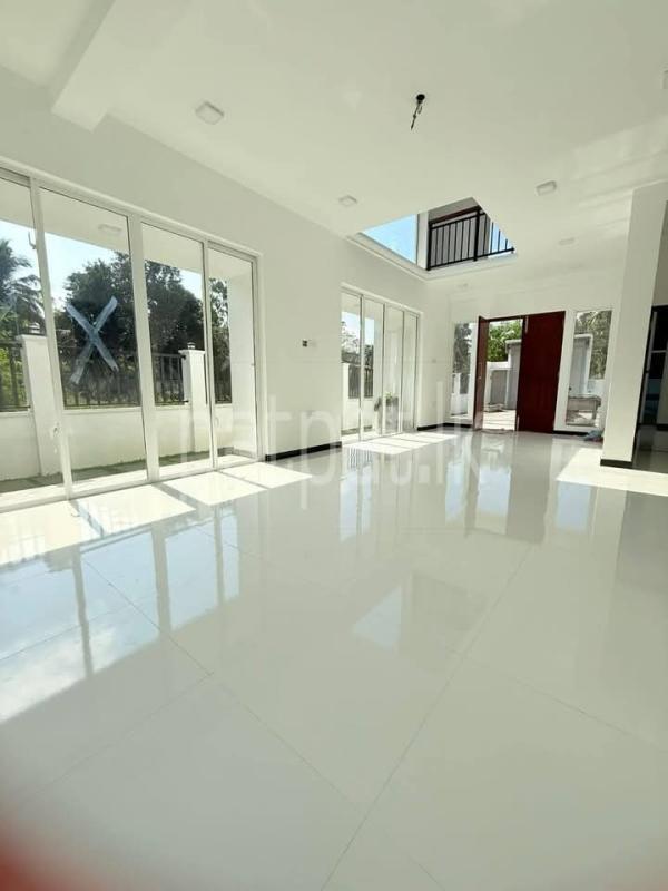 House for Sale in Adampan