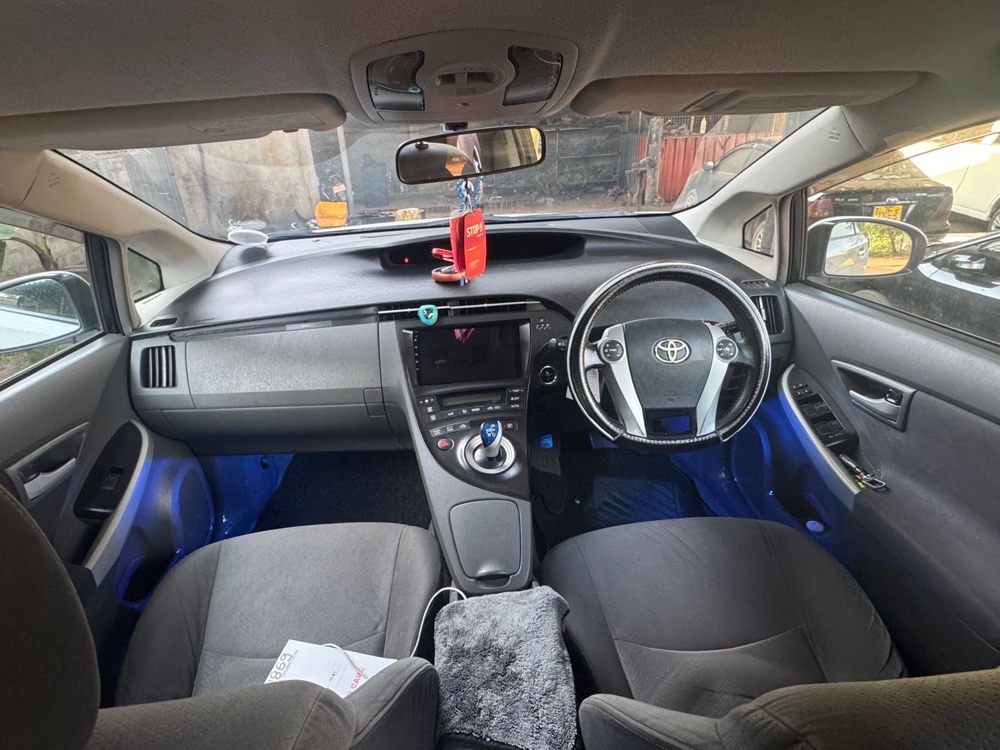 Toyota Prius 2011 - භාවිතා කරන ලද කාර් sale in Sri Lanka - patpat.lk