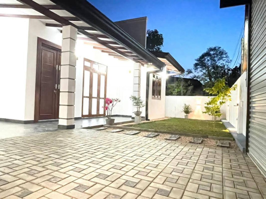 House for Sale in Habarakada ads-image-1