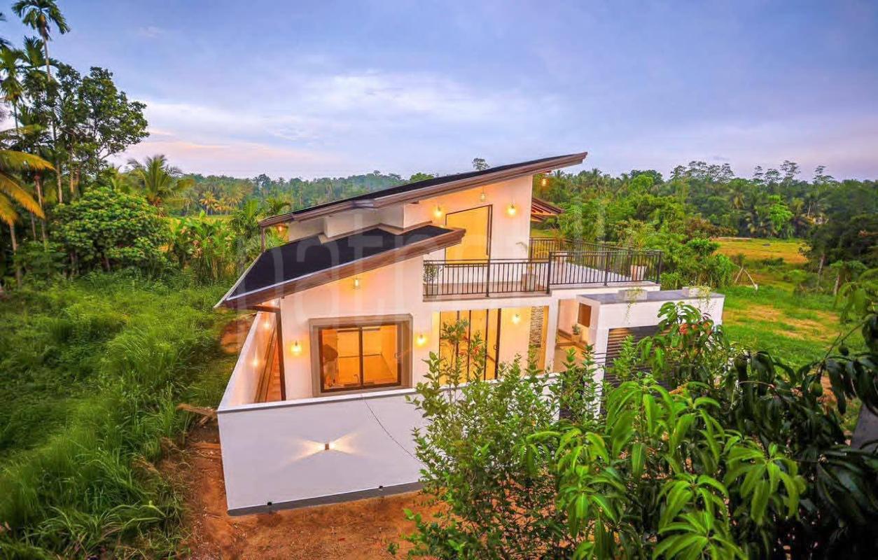 House for Sale in Athurugiriya