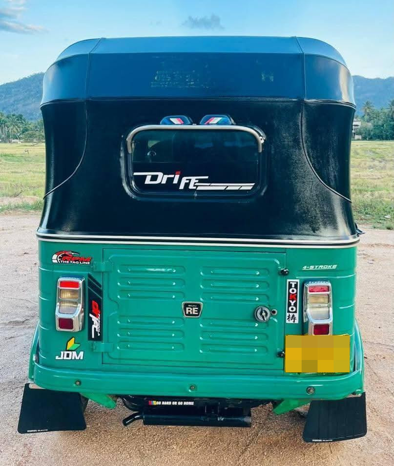 Bajaj Three Wheel 2015 ads-image-1