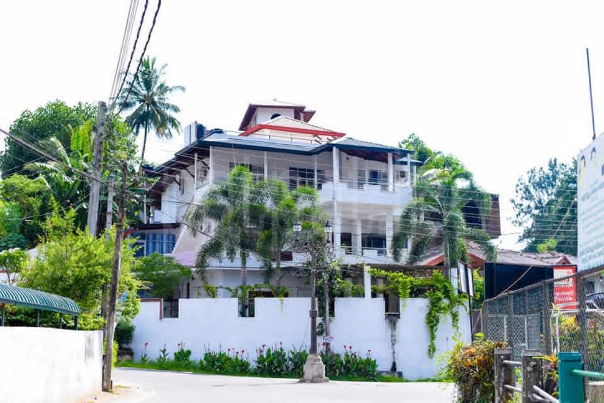 Holiday Bungalow for Sale in Kandy
