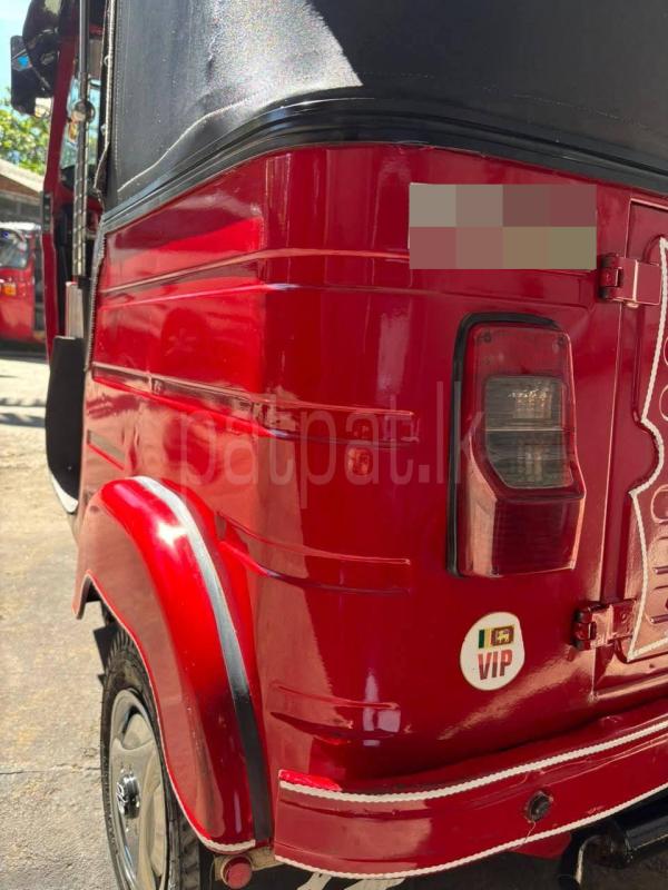 Bajaj Three Wheel 2015 - பயன்படுத்தப்பட்டது முச்சக்கர வண்டி sale in Sri Lanka - patpat.lk