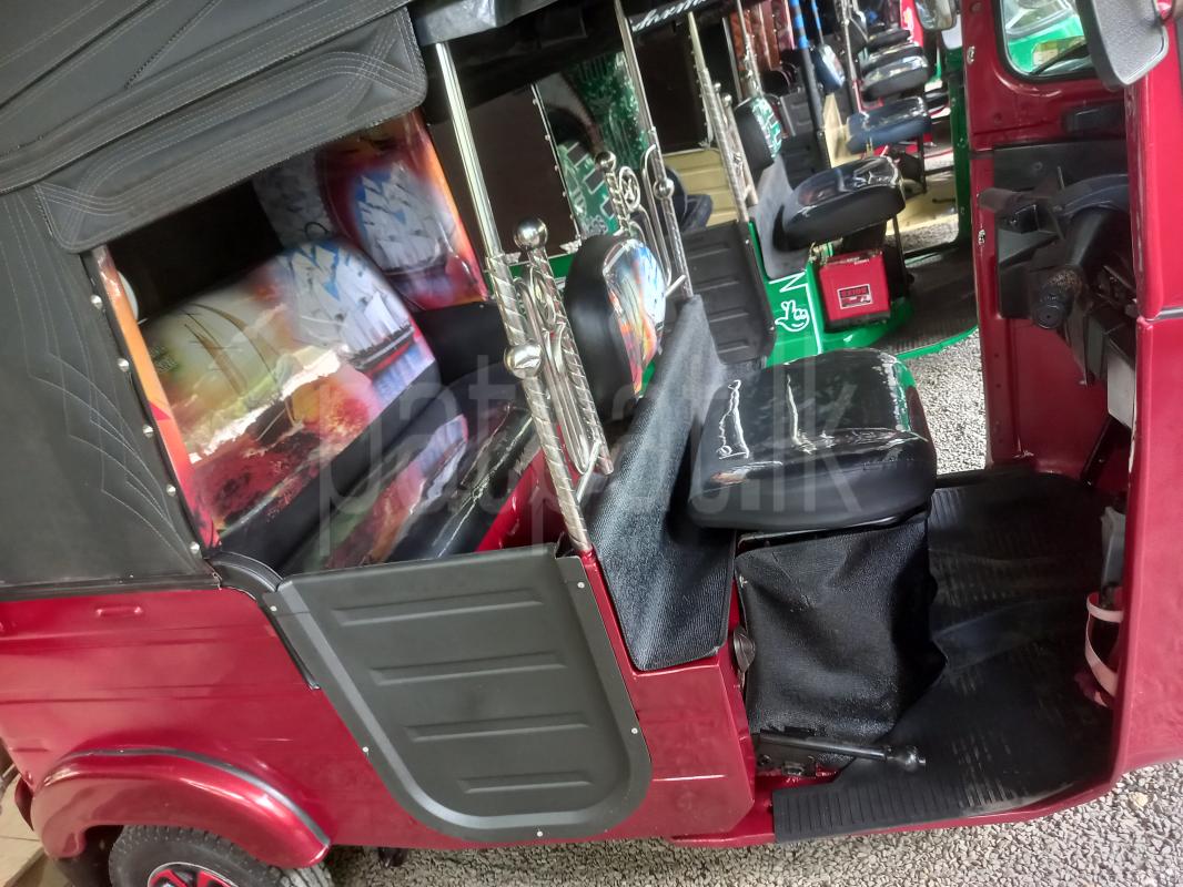 Bajaj Three Wheel 2014 - භාවිතා කරන ලද ත්‍රිරෝද රථය sale in Sri Lanka - patpat.lk