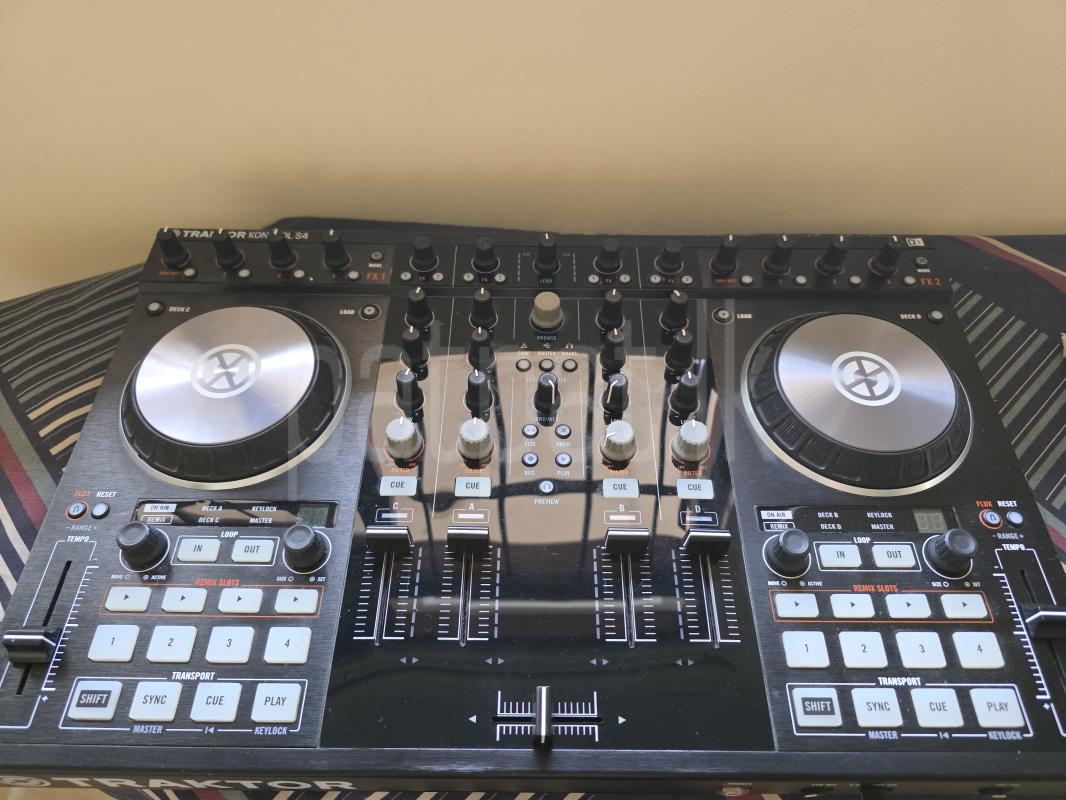 Native Instruments Traktor Kontrol S4 ads-image-1