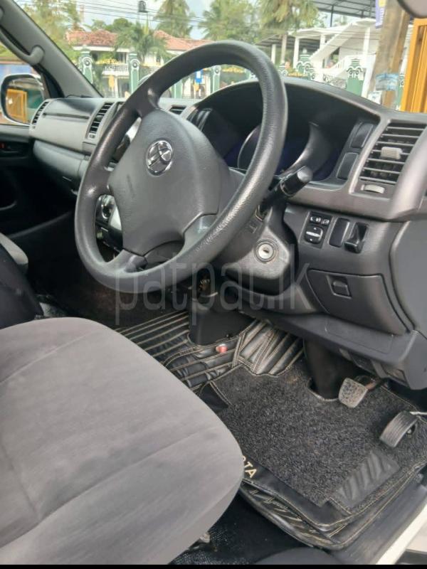Toyota Hiace 2011 - பயன்படுத்தப்பட்டது வேன் sale in Sri Lanka - patpat.lk